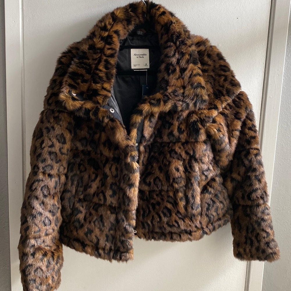 Abercrombie mini puffer size medium. brand new with tags.